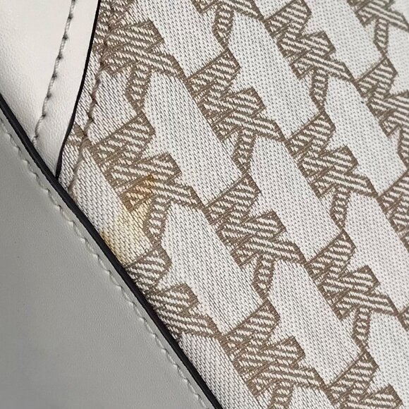 Michael Kors Signature Canvas Natural Beige Aria Tote - Picture 10 of 12